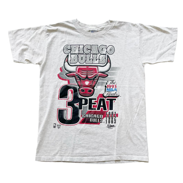 Vintage Salem NBA Chicago Bulls 3 Peat Graphic White T-Shirt