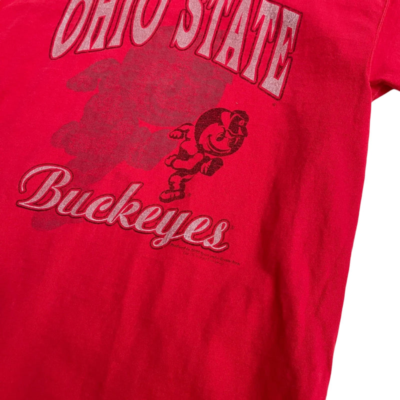 Vintage Nutmeg Mills Ohio State Buckeyes Print With Vintage Distressing, Crew Neck, Short Sleeves. T-shirt Red Size M