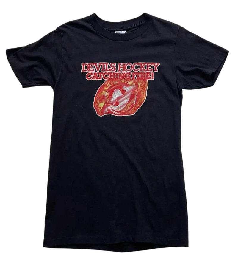 Vintage My Shirt Is Made In The U.S.A Graphic Print With 'DEVILS HOCKEY CATCHING FIRE!' And Flame Motif, Made In USA. T-Shirt Black Size Large