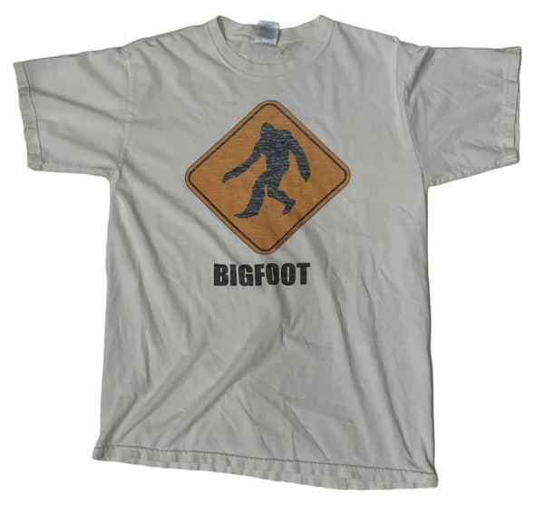 Vintage 90's Gildan Bigfoot Silhouett Graphic T-shirt White Size Medium