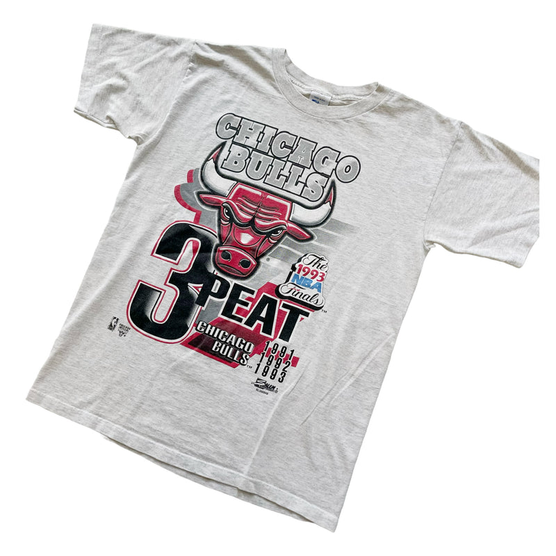Vintage Salem NBA Chicago Bulls 3 Peat Graphic White T-Shirt